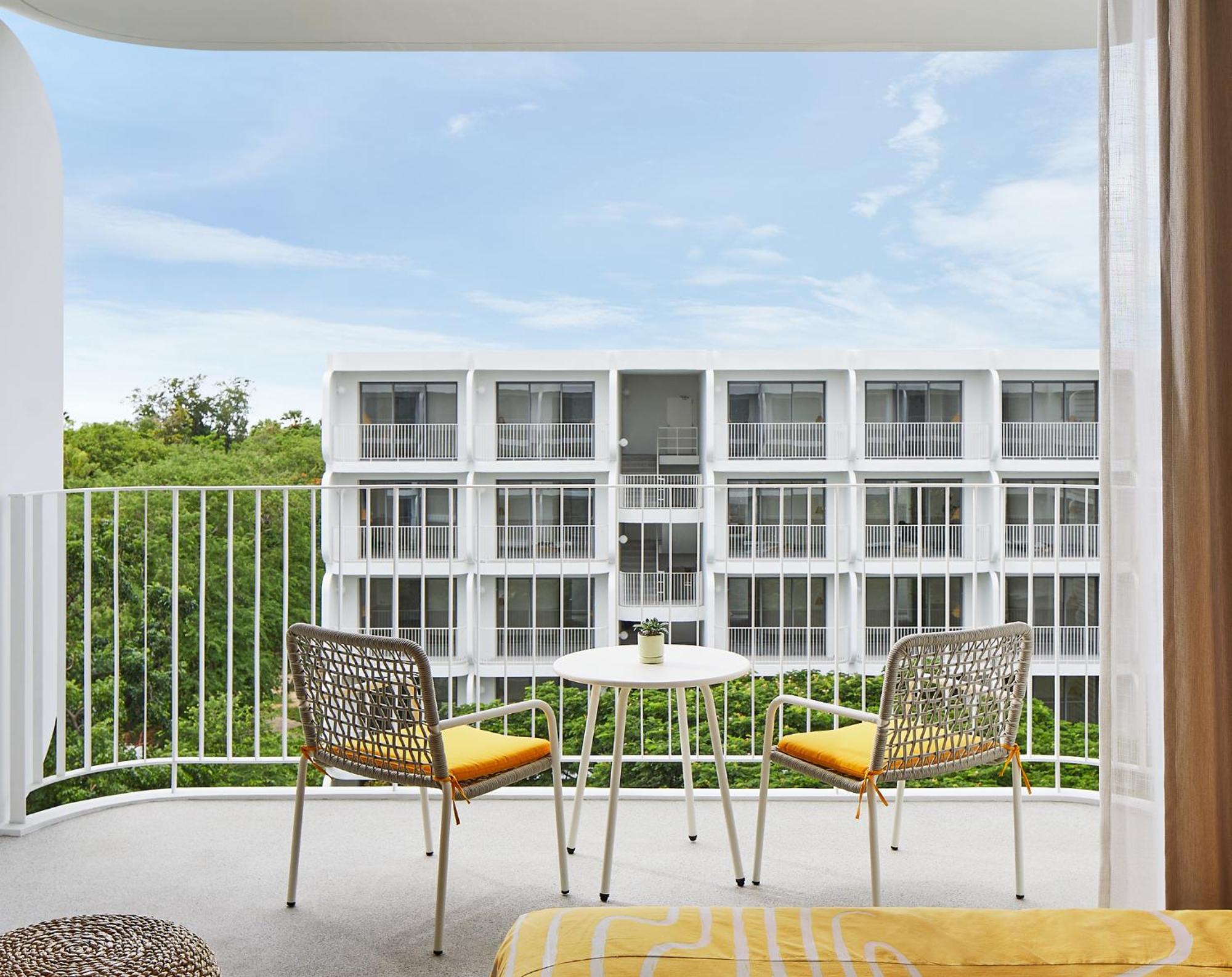 The Standard, Hua Hin Otel Oda fotoğraf Balcony of a hotel room